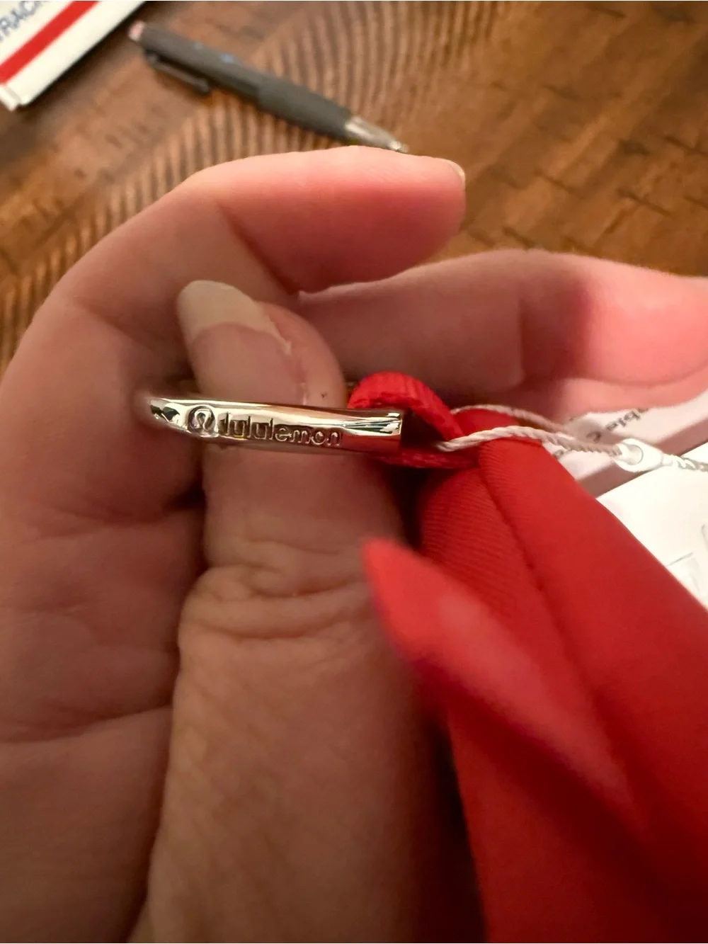 lululemon red and white clippable card pouch
